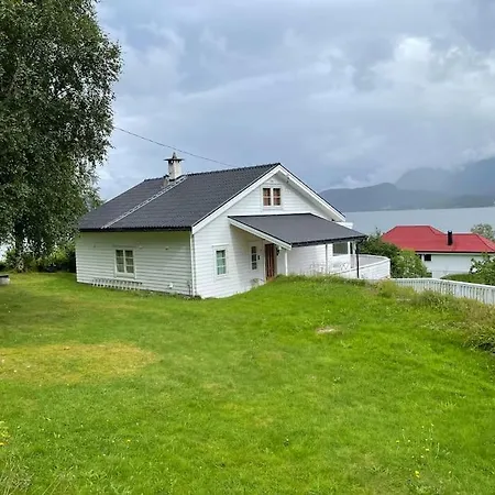 Ferienhaus Charmy And Spacious By The Ålesund